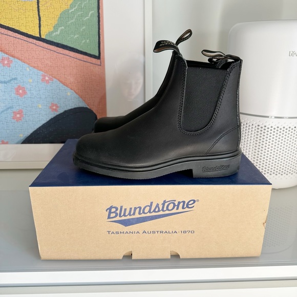 Blundstone Women’s #063 Black Chelsea Boots - Picture 3 of 9